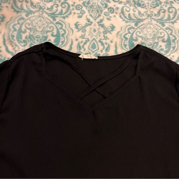 MUST GO!! Lida Collection Black V Neck Cross Blouse - Picture 2 of 4